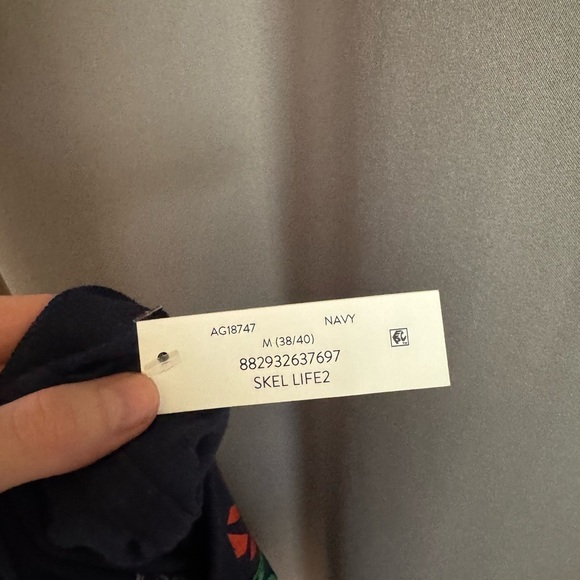 Skeleton & Beach Shirt - Picture 3 of 3